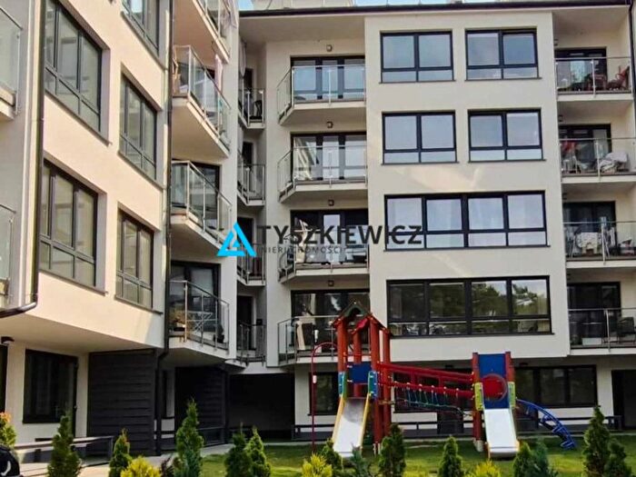 Mieszkanie 3-pokojowe na sprzedaż, Rowy