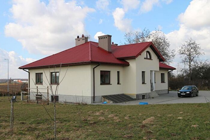Dom 7-pokojowy na sprzedaż, Motycz