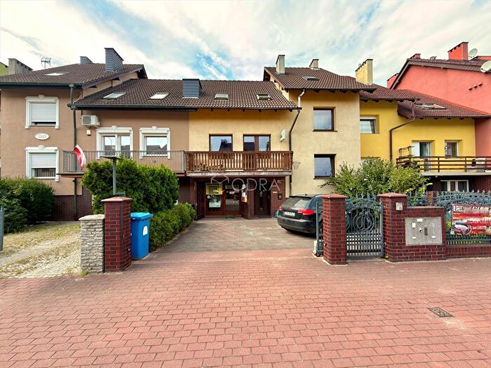 Dom 11-pokojowy na sprzedaż, Jelcz-Laskowice