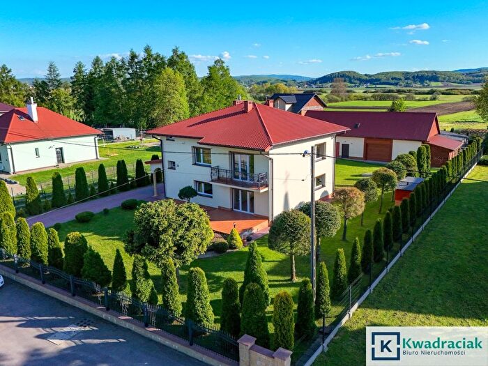 Dom 5-pokojowy na sprzedaż, Besko