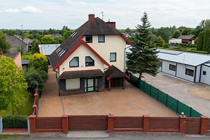 Dom 4-pokojowy na sprzedaż, Częstochowa – Huculska