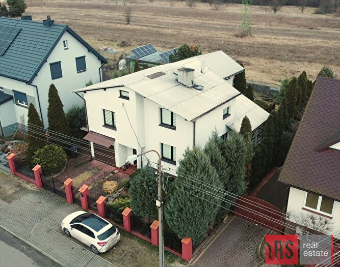 Dom 9-pokojowy na sprzedaż, Poddębice