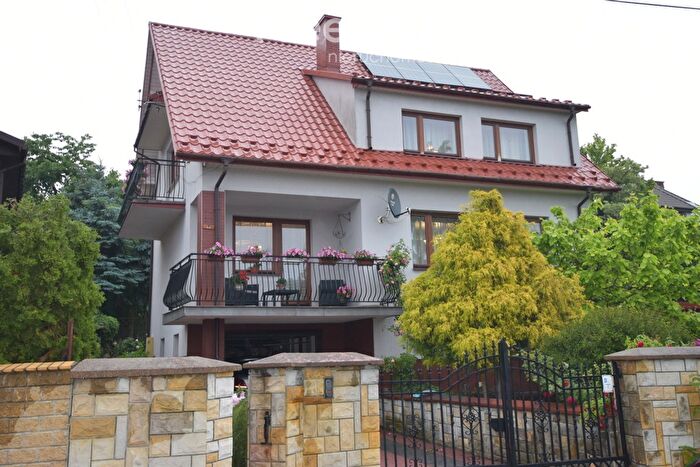 Dom 7-pokojowy na sprzedaż, Starachowice